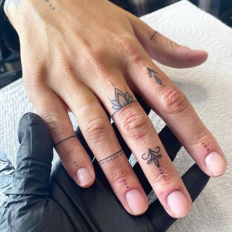 Ornamental Finger Tattoos For Women, Upper Finger Tattoo, Fine Finger Tattoos For Women, Mandala Finger Tattoo For Women, Figure Tattoos For Women, Dainty Finger Tattoos For Women, Mandala Finger Tattoo, Index Finger Tattoo, Cute Finger Tattoos For Women