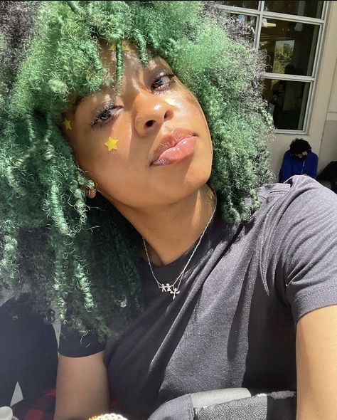 ig: aritoosickk #haircare #hairstyleideas #hairstylesforwomen Green Afro Hair Black Women, Green 4c Hair, Black To Green Hair, Green Hair Black Women, Green Hair Shades, Green Curly Hair, Arcane Oc, Dark Green Hair, Green Hair Dye