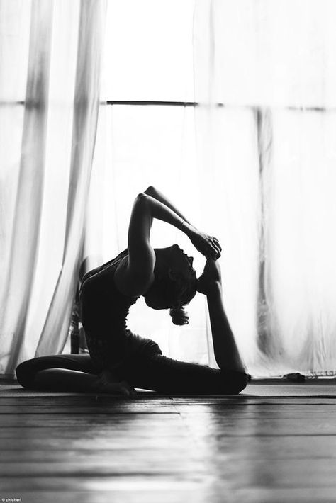 Yoga Foto's, Yoga Inspiration Photos, Yoga Poses Photography, Yoga Photoshoot, Yoga Inspo, Yoga Video, Yoga Pictures, Yoga Photos, Beginner Yoga