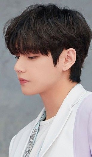 Korean Men Bangs Haircut, Korean Male Haircut Bangs, Kpop Men Haircut, Taehyung Straight Hair, Wavy 2 Block Haircut, K Pop Hairstyles Men Short, Korean Hairstyle Men Bangs, Two Block Cut Hair Men, Two Block Fringe