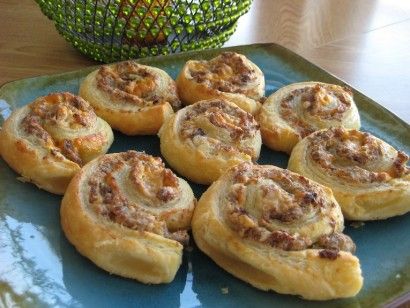 Squeeler Wheels | Tasty Kitchen: A Happy Recipe Community! Cheese Swirls, Sausage And Cream Cheese, Sausage Pinwheels, Country Sausage, Sausage Puffs, Cheese Pinwheels, Bruschetta Ingredients, Top Chicken Recipes, Applesauce Cake