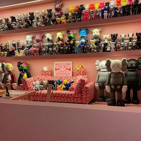 Kaws Family, Gamer House, Doll Museum, House Things, Collector Dolls, Beaded Jewelry Diy, Dream Home Design, Art Toy, House Inspo