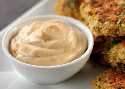 love, laurie: tuna cakes with spicy mayo dipping sauce Fish Cake Dipping Sauce, Tuna Patty Sauce, Tuna Patties Sauce, Dip For Salmon Patties, Sauce For Tuna Patties, Salmon Patties Dipping Sauce, Tuna Steak Dipping Sauce, Sauce For Salmon Patties Easy, Dipping Sauce For Tuna Steak