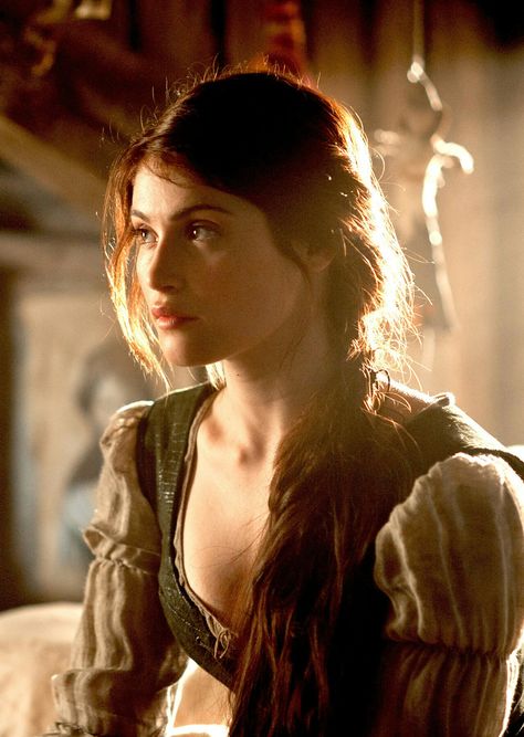 Gemma Arterton Yrene Towers, Woman With Long Hair, Hansel Y Gretel, Gemma Arterton, 흑백 그림, 인물 드로잉, Story Inspiration, Medieval Fantasy, 인물 사진