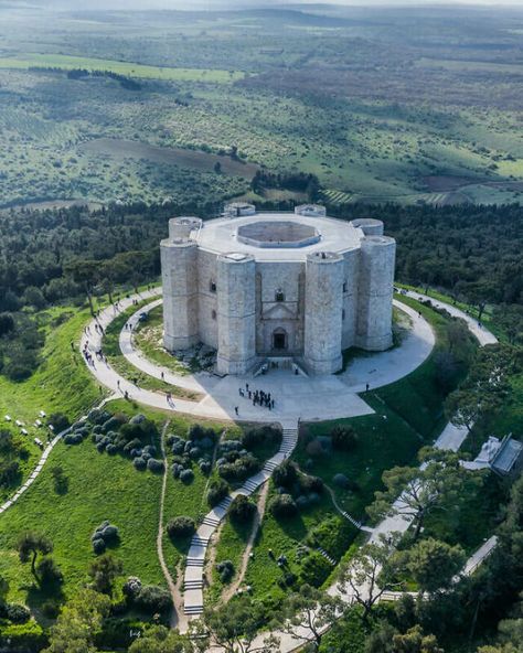 Chateau Medieval, Castle Tower, Chateau France, Castle Ruins, Fantasy Castle, Beautiful Castles, Southern Italy, A Castle, Medieval Castle