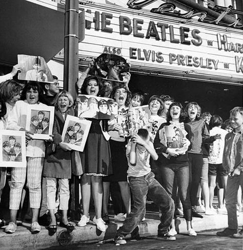 Beatles' groupies in front of a Movie theater looks like Elvis Presley's Movie is also playing! Paul Is Dead, Chelsea Girls, Sir Paul, Beatles Fans, Vintage Woman, British Invasion, The Fab Four, I'm With The Band, Tv Movies