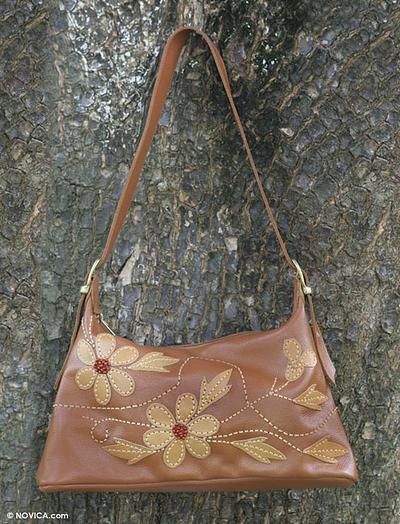 Artisans from the Mãos da Prata Association combine warm brown and tan for this charming shoulder #bag. Soft Autumn, Pretty Bags, Cute Purses, Mode Inspo, Warm Brown, Cute Bags, Dream Clothes, Looks Vintage, Passion For Fashion