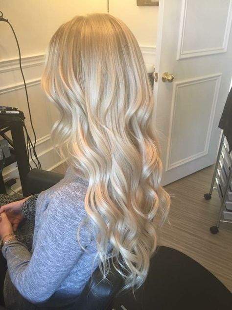 Fully Blonde Hair Color Ideas, Curled Blonde Hair Medium Length, Full Bleach Blonde Hair, Blonde Hair Styles Long, Cali Blonde Hair, Bleach And Tone Hair, Creamy Blonde Hair Highlights, Full Blonde Hair, Blonde Curled Hair