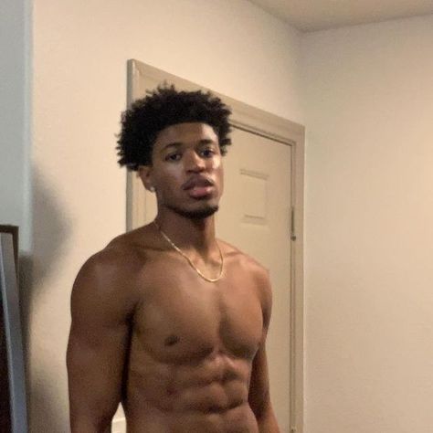 ZAYLON THOMAS on Instagram: "Summer ‘21" Zaylon Thomas, Hot Black Boys, Boy Black, Black Guy, Handsome Black Guys, Black Boy, Fine Black Males, Male Body Shapes, Gym Men Motivation