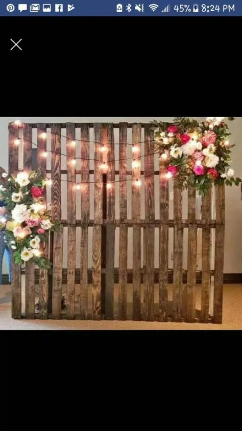 Backdrop Design Ideas, Pallet Backdrop, Graduation Party Planning, Rustic Party, Diy Wedding Backdrop, Wedding Backdrop Design, Backdrop Design, Pumpkin Crafts, Graduation Party Decor