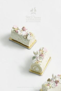 A whimsical Spring Blossom Flower Bunny Vanilla Swiss Roll Cake which handmade lovingly by me in 1:12 dollhouse miniature scale out of polym... Aesthetic Pastry, Vanilla Swiss Roll, Cinderella Retelling, Cake Book, Bolu Gulung, Beaux Desserts, Swiss Roll Cake, Cake Roll Recipes, Miniature Bakery