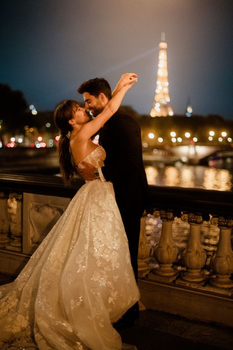 Wedding Paris Photography, Wedding Photos In Paris, Elopement In Paris, Paris Wedding Photoshoot, Paris Wedding Photos, Blue Green Wedding Theme, Paris Prewedding, Paris Bride, France Elopement