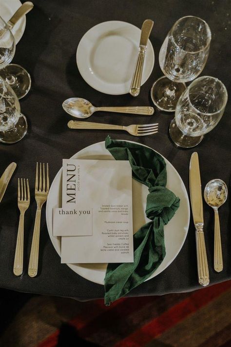 Black White And Green Wedding Decor Place Settings, Hunter Green Napkins Wedding, Black White And Green Table Decor, Emerald And Moss Green Wedding, Black Green Table Setting, Emerald Green And Gold Table Setting, Black Green White Wedding Table Settings, Olive Green Wedding Reception, Emerald Wedding Table Decor