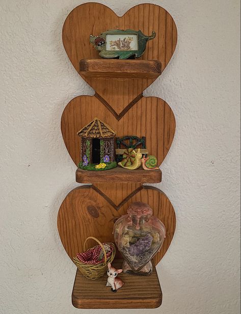 Three tiered heart shelf with cottage core nick knacks Fairycore Furniture, Cottagecore Bookshelf, Cottagecore Furniture, Fairycore Decor, Heart Shelf, Cute House, Deco Furniture, Dream Room Inspiration, Dream Apartment