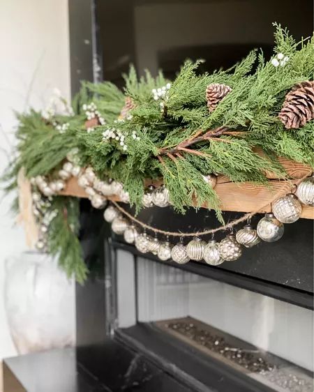 Natural Mantle, Winter After Christmas Decor, Christmas Garland Mantle, Christmas Entry, Holiday Mantle Decor, Holiday Mantle, White Berries, Christmas Decorations For Kids, Green Garland