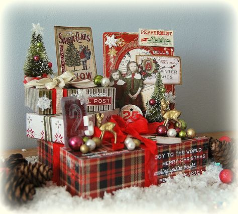 Kath's Blog......diary of the everyday life of a crafter: Tim Holtz Holiday Inspiration Series...Special Del... Tim Holtz Christmas Vignettes, Christmas Shadow Box Ideas, Kath Stewart, Tim Holtz Christmas, Christmas Rooms, Christmas Assemblage, Shadow Box Ideas, Christmas Diorama, Scrapbook Vintage