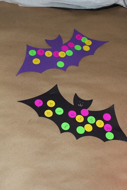 Polkabats-Following the reading of the poem by Calef Brown students made polkabats by looking for desired numbers and placing them on the bat. Number Activities For Preschoolers, Fine Motor Activities For Toddlers, Motor Activities For Toddlers, Halloween Lesson Plans, Spider Theme, Halloween Lesson, Early Childhood Activities, October Art, October Crafts