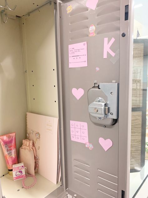 Coquette School Locker, Coquette Locker Ideas, Mini Locker Aesthetic, Locker Inspiration, Decorating Lockers, White Hydro Flask, Burberry Her Perfume, School Locker Decorations, Middle School Lockers