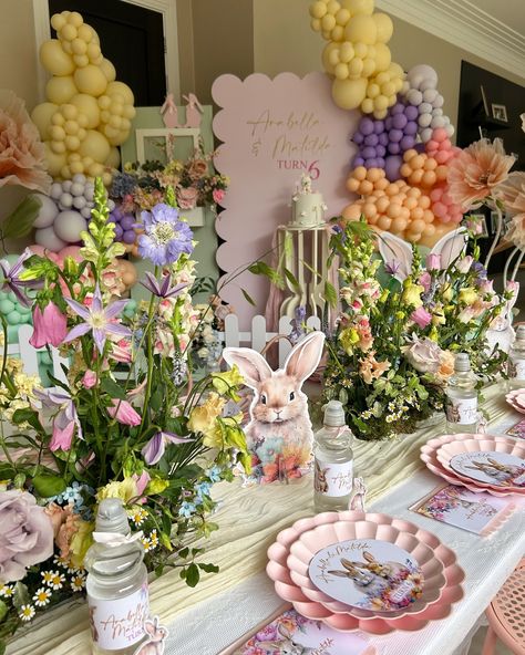 A bunny party 🐰 Bunnies! This was the sweetest theme to work with! Super pretty celebration for Arabella and Matilda’s 5th birthday 🎁 A dreamy tea party filled with bunnies and flowers 🌷 Happy birthday girls 💕 Event planning and styling @mylittleteaparty Backdrops and balloons @theglitzyballooncompany Artwork @shinyhappyparty Bags @makeitfridayuk Large faux flowers @ketiestory #mylittleteaparty #eventplanner #bunnyparty #rabbitparty #bunniesandflowers #5thbirthdayideas #kidspartyplann... Vintage Bunny Birthday Party, April Birthday Party Themes, Bunny Party Theme, Easter Birthday Party Ideas, Dekor Aqiqah, Bunny Tea Party, Easter Themed Party, Bunny Themed Birthday Party, Bunny Themed Party