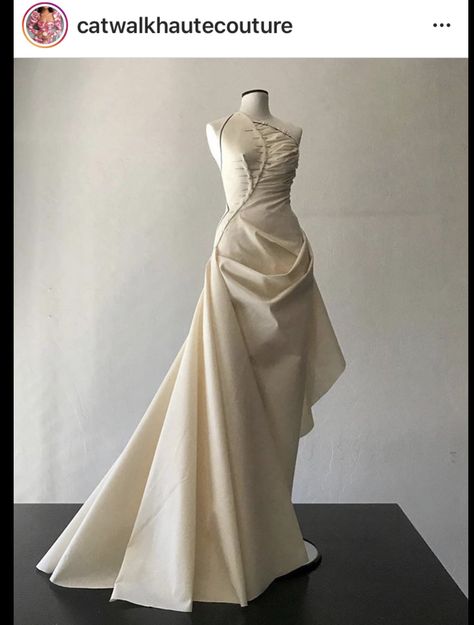 Draping A Dress, Moulage Dress, Draping Gown, Moulage Draping, Draping Dress, Fashion Draping, Making A Wedding Dress, Sewing Wedding Dress, Draping Fashion