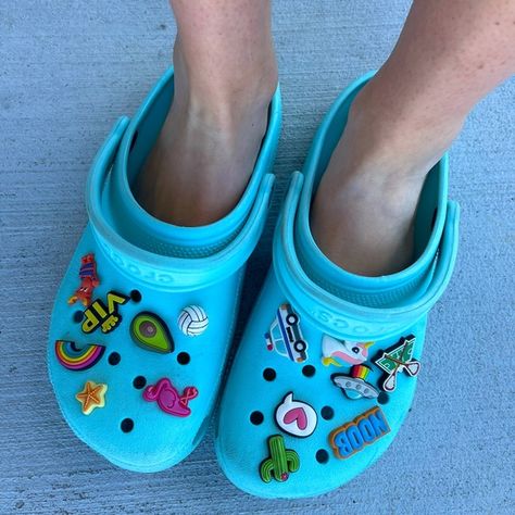 Light blue crocs with a lot of jibbitz charms Blue Crocs With Charms, Light Blue Crocs, Croc Jibbitz Ideas, Jibbitz Ideas, Crocs With Jibbitz, Heart Cactus, Crocs With Charms, Charms Crocs, Crocs Ideas