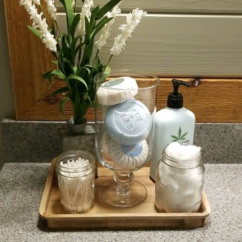 Bathroom organization Bathroom Lotion Display, Bathroom Plants Decor, Ideas For Bathrooms, Jet Tub, Bathroom Sink Organization, Bathroom Counter Decor, Guest Toilet, Restroom Decor, Spa Like Bathroom