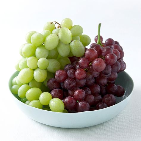 Have you been tempted to buy those imported grapes? No need to be tempted any longer – Aussie grapes are on the shelves! #AussieGrapes #grapes #Australia #summer Grape Astetic, Bowl Of Grapes Aesthetic, Crunchy Grapes, Grape Aesthetic, Eating Grapes Aesthetic, Grapes Purple, Ramadan 2023, Healthy Man, Food Motivation