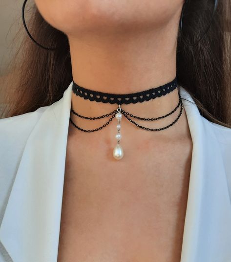 Necklace material : lace embroidered black fabric + black plated metal chain Necklace lenght : 32 cm + 5 cm adjustable lenght Fancy Choker, Black Lace Choker Necklace, Diy Choker, Metal Chain Necklace, Jewels Diy, Black Lace Choker, Prom 2023, Goth Necklace, Edgy Accessories