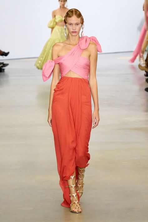 Giambattista Valli Spring 2023, Design Color Trends, Spring 2023 Ready To Wear, 2023 Ready To Wear, High Street Fashion, Monochrome Fashion, Spring Summer 2023, Giambattista Valli, Mode Inspo