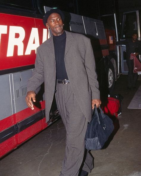 Michael Jordan Is Another Reason to Wear a Beret Michael Jordan Beret, Michael Jordan In Paris, Michael Jordan Street Style 90s, Micheal Jordan Outfits, Michael Jordan 90s Fashion, Michael Jordan Outfit, Michael Jordan Fashion, Michael Jordan Style, Michael Jordan 90s