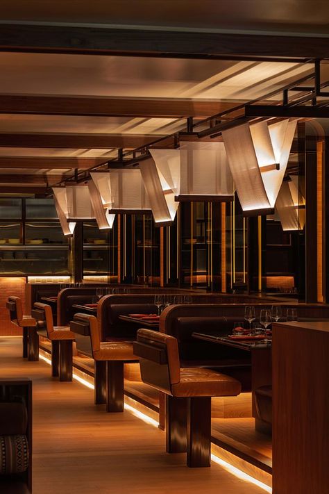 Design in collaboration with Zebulon Perron Le Le Bivouac Restaurant, Hilton Hotel Montreal, Canada Photo Jean Sebastien Senecal Expect Nothing, Plafond Design, Restaurant Lighting, Interior Modern, Restaurant Interior Design, Hospitality Design, Hotel Design, Custom Lighting, Restaurant Interior