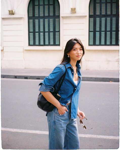 Blue is the new black? 🎞️ #35mm | Instagram Jeans On Jeans, Dazz Cam, Classy Street Style, Instagram London, Classic Style Outfits, Beauty Clothes, Parisian Style, Style Ideas, Summer Wardrobe