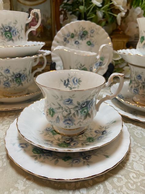 Royal Albert "Inspiration " tea set 5- tea cups 5- saucers  6- side plates  1- cream jug All items in very good condition Teacup Set Aesthetic, Aesthetic Tea Set, Fancy Tea Set, Tea Party Setup, Victorian Tea Cup, Royal Albert Tea Sets, Fancy Tea Cups, Elegant Tea Set, Unique Tea Cups