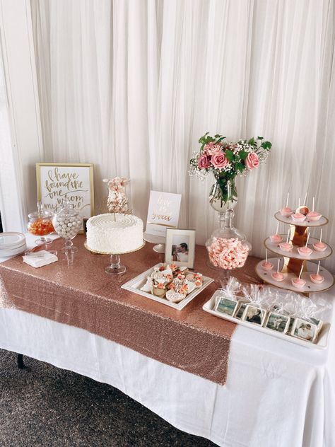 Elegant, over the top, blush bridal shower details. Candy and dessert table Bridal Shower Inspo Decor, Dessert And Candy Table, Cute Bridal Shower Ideas, Candy Table Wedding, Gold Desserts, Bride To Be Decoration Ideas, Bridal Shower Dessert Table, Party Favors Table, Bridal Shower Dessert