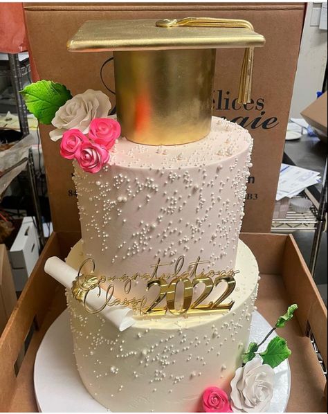 White And Gold Cake Graduation, Graduation Cake Two Tier, Floral Grad Cake, Gold And Pink Graduation Party Ideas, Pink And Gold Graduation Cake, College Graduation Cake Ideas For Women, College Graduation Cake For Women, Rustic Graduation Cake, Girly Graduation Cakes