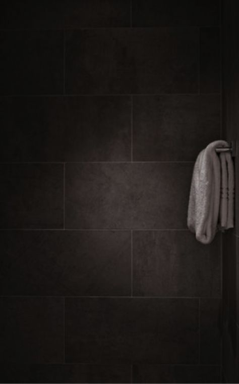 How to freshen up your bathroom for cheap. Moody dark tiles and grey towels Slate Shower Tile, Small Bathroom Trends, Slate Shower, Home Remodeling Exterior, Small Bathroom Wallpaper, Remodeling Trends, Rustic Bathroom Vanities, Bathroom Red, Clean Slate