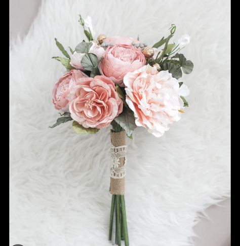 Paper Flower Centerpieces Wedding, Paper Bridal Bouquet, Bridal Bouquet Peach, Small Wedding Bouquets, Ribbon Paper, Wedding Flower Guide, Rose Bridal Bouquet, Paper Flowers Wedding, Flower Guide