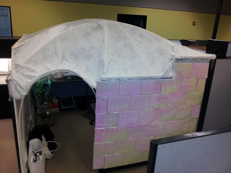 Igloo Cubicle | Flickr - Photo Sharing! Igloo Cubicle, Christmas Decorations For Work, Office Decor Cubicle, Holiday Office Decor, Cube Ideas, Christmas Desk Decorations, Christmas Cubicle, Cubicle Decorations, Cubicle Ideas