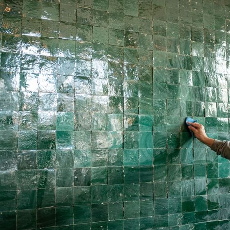 Zellige Tile Bathroom, Glass Tile Backsplash Kitchen, Glass Tile Bathroom, Kitchen Splashback Tiles, Mosaic Bathroom Tile, Green Backsplash, Mosaic Tile Kitchen, Ceramic Tile Bathrooms, Mosaic Tile Backsplash