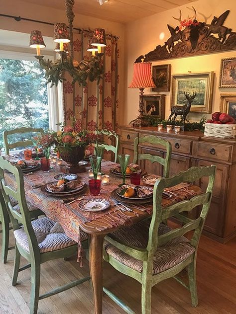 Cozy Cottage Dining Room Ideas, Colorful Cottage Dining Room, English Country Dining Room Decor, Woodland Dining Room, Cottagecore Dining Room Aesthetic, Grandma Core Dining Room, French Country Dining Table Decor, Dining Room Inspiration Vintage, Dining Room Cottagecore