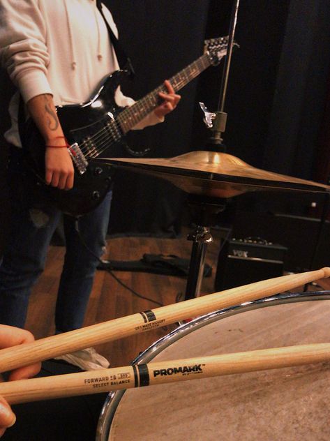 Drummer And Guitarist Aesthetic, Friends Music Aesthetic, Band Groupie Aesthetic, Being In A Band Aesthetic, Band Au Aesthetic, With The Band Aesthetic, Drumming Aesthetic, Marauders Band Au, Aesthetic Drums