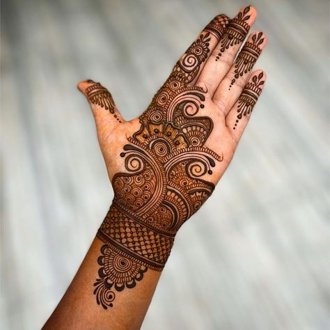 Instagram post by Mehndi Artist Komal • Jun 18, 2022 at 4:00pm UTC Arabic Mehndi Designs Both Hands, Henna Designs Hand Palms Arabic, Palm Mehendi Ideas, Mehndi Designs For Hands Palms, Mehndi Art Designs Arabic, Arebic Mehandi Full Hand, Mehendi New Designs, Mehendi Designs For Diwali, Hand Back Mehndi Design