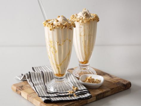 Peanut Butter Milkshake, Honey Peanut Butter, Sundae Glasses, Milkshake Recipe, Peanut Butter Honey, Caramel Syrup, Healthy Slow Cooker, Milkshake Recipes, Smart Cooking