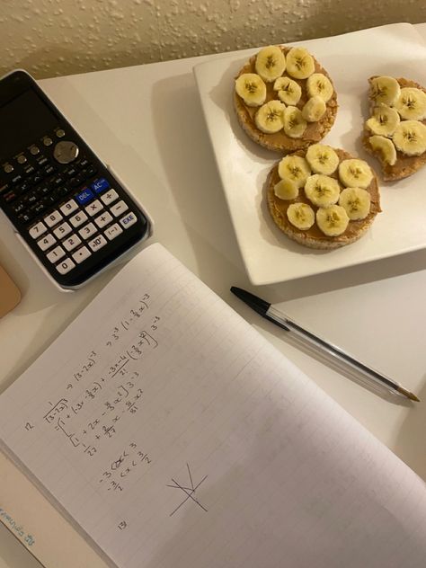 Calculator maths study aesthetic rice cake recipe ideas stationary MacBook aesthetic Study Snack Aesthetic, Healthy Snacks For Studying, Study Snacks Ideas, Study Snacks Aesthetic, Healthy Study Snacks, Student Snacks, Workout Clothes Lululemon, Study Mood, Study Snacks