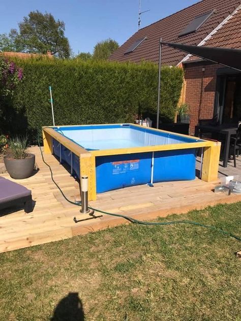 DIY Backyard Ideas That Wont Break The Bank - Social Junkie Piscina Pallet, Piscina Diy, Diy Backyard Ideas, Pool Hacks, Diy Garden Fountains, Diy Swimming Pool, Above Ground Pool Landscaping, Above Ground Pool Ideas, Ground Pool Ideas