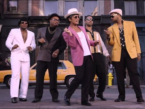 "Uptown Funk" by Mark Ronson ft. Bruno Mars - RCA Bruno Mars Costume, Bruno Mars Music Videos, Bruno Mars Music, Popular Music Videos, Trinidad James, Uptown Funk, Mark Ronson, Pop Songs, Greatest Songs