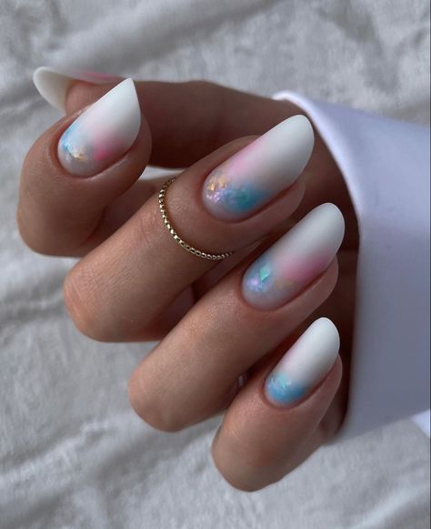 Classy Almond Nails, White Chrome Nails, Blue And White Nails, Model Nails, Modern Nails, White Chrome, Casual Nails, Glass Nails, Oval Nails