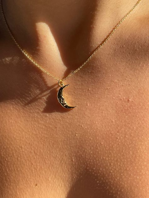 Layered Moon Necklace, Gold Moon Jewelry, Cute Gold Jewelry, Moon Piercing, Moon Clothes, Dainty Moon Necklace, Moon Necklace Gold, Moon Jewellery, Moon Made