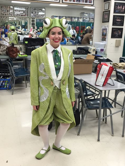 Alice In Wonderland Frog Footman, Frog Footman Costume Alice In Wonderland, Frog Prince Costume, Frog Costume Aesthetic, Frog Costume Women, Frog And Toad Costume, Frog Costume Diy, Frog Fashion, Frog Outfit