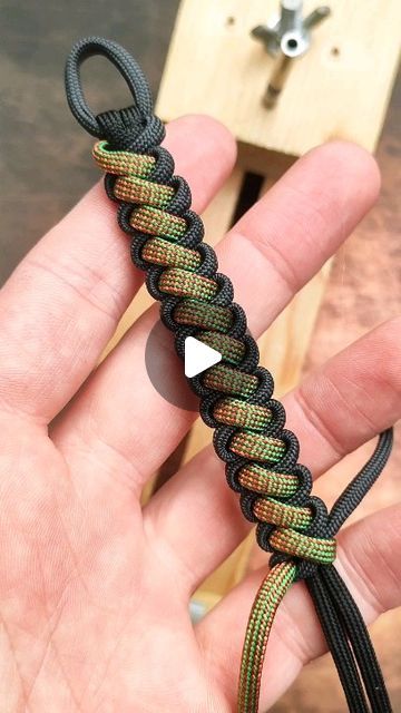 Paracord Lanyard Tutorial, Paracord Weaves Tutorials, Paracord Knots Step By Step, Paracord Lanyard Diy Tutorials, Macrame Diy Tutorial, Paracord Projects Tutorials, Knot Crafts, Hemp Bracelet Diy, Parachute Cord Crafts